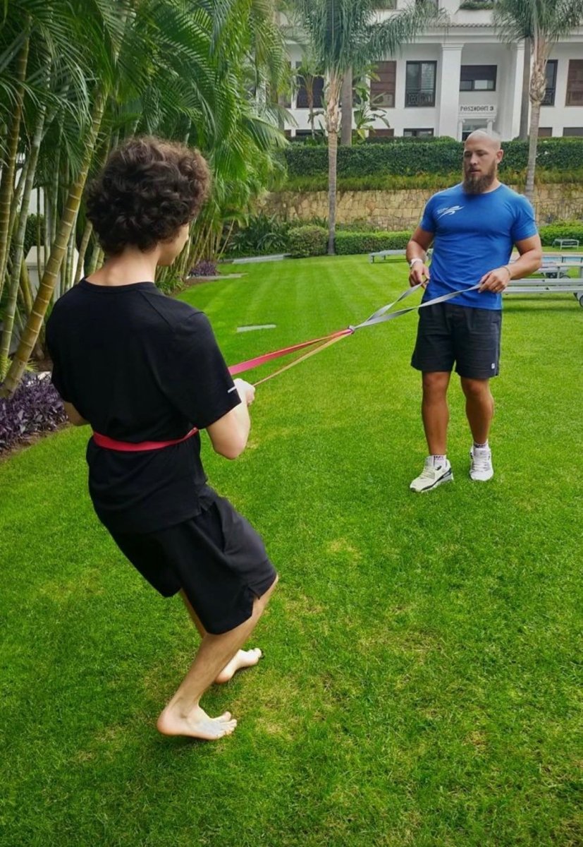“Client’s fitness transformation through personalized coaching with a personal trainer in Marbella.”