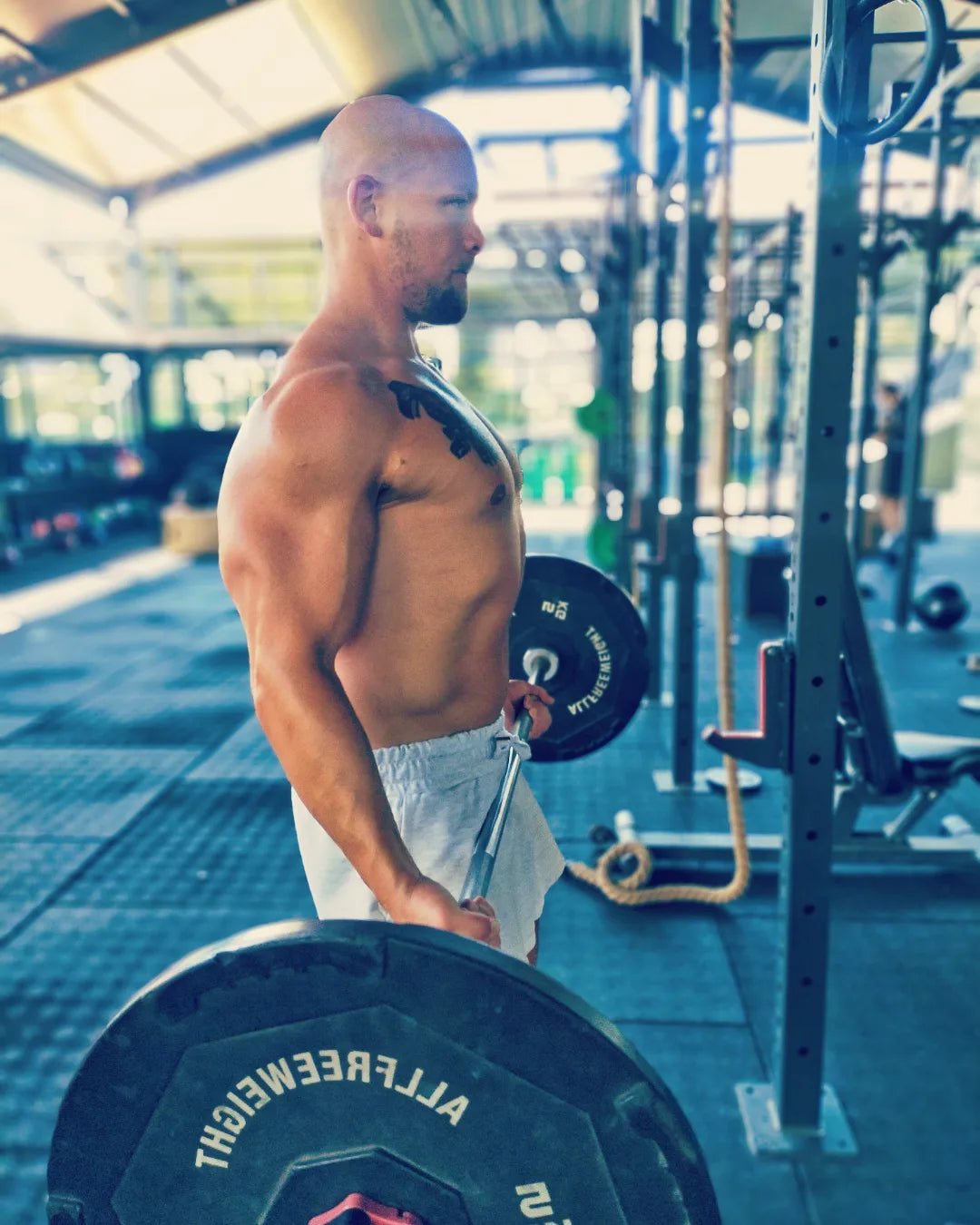 “Marbella fitness trainer guiding clients to sustainable muscle growth.”